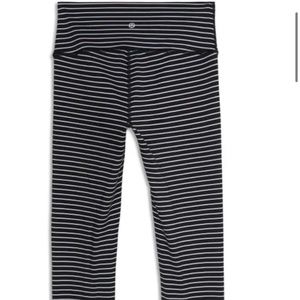 Lululemon Black and white striped Wunder Under leggings